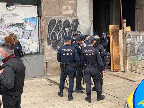 La Policía Nacional Desaloja El Edificio Okupado En La Gran Vía De Vigo