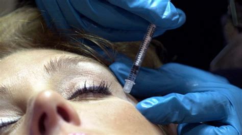 Washington Sues Plastic Surgery Provider For Fake Reviews