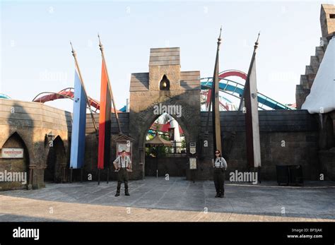 Entrance to Dragon Challenge at the Wizarding World Of Harry Potter ...