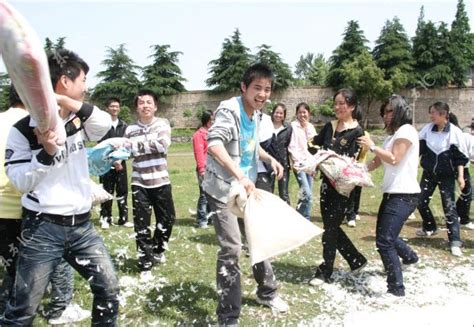 Pillow fight Game - Spluch - Interesting/Fun Stuff From Around The World