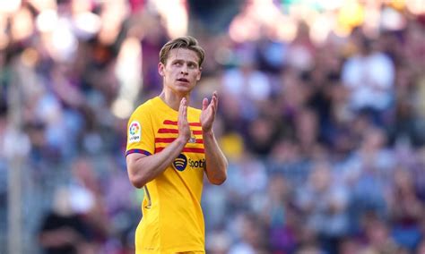 Manchester City Wants To Snatch Frenkie De Jong From Barcelona