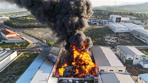 Incendio Córdoba los bomberos extinguen el fuego de grandes