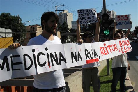 Em Protesto Alunos Ocupam Reitoria Da UFF No Rio De Janeiro 27 05