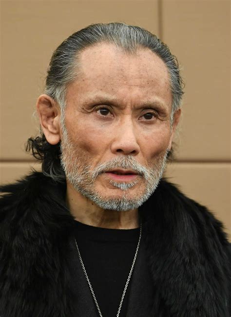 69歳片岡鶴太郎、ドルガバ、ゴルチェ、バレンシアガでチョイ悪オヤジ「めっちゃ渋い！」「時計のシャツ素敵」｜まいどなニュース