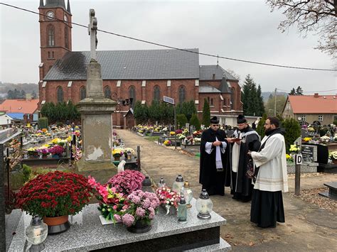 Procesja na cmentarze Parafia p w św Katarzyny Aleksandryjskiej