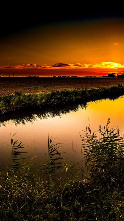 Fluss Gras Felder Sonnenuntergang Roter Himmel Wolken 5120x2880