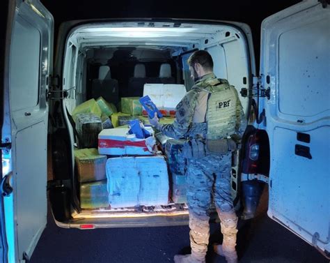 Prf Apreende Furg O Quase Duas Toneladas De Maconha O Presente