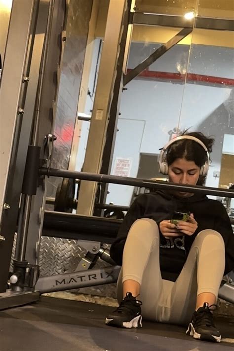 Latina Squatting OC Spandex Leggings Yoga Pants Forum