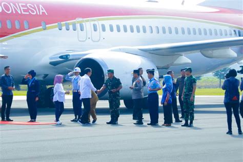 Mayjen Tni Farid Makruf Sambut Kedatangan Presiden Joko Widodo Harian