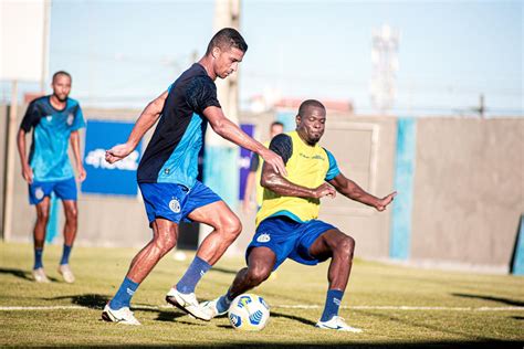 Confiança inicia preparação para o Clássico Maior elenco dividido