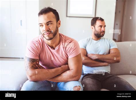 Sad gay male couple Banque de photographies et dimages à haute