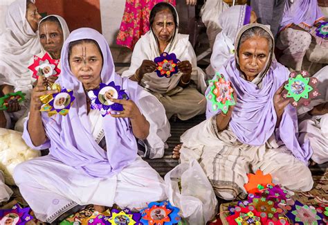 Raksha Bandhan Jammu Students Tie Rakhi To Soldiers Vrindavan Widows