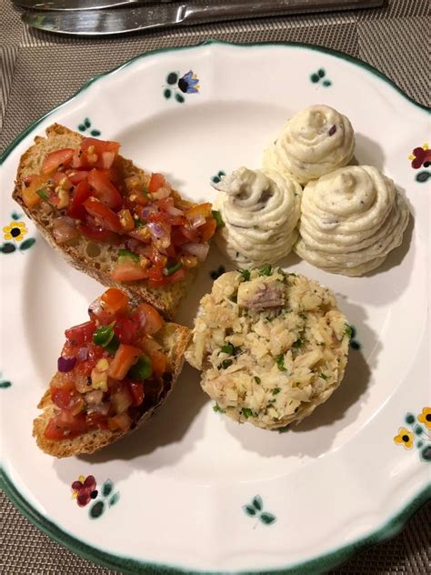 Erd Pfelkas Neben R Ucherforelle Mit Bruschetta Scrolller