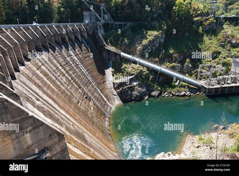 Cheoah Dam produces hydroelectric power and forms the Cheoah Reservoir ...