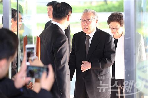 김승연 한화 회장 모친상 ‘조문하러 온 이어령 전 문화부장관 뉴스웨이