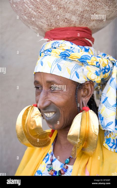 Fulani Woman Hi Res Stock Photography And Images Alamy