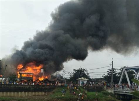 Lagi Si Jago Merah Ngamuk Di Pemukiman Padat Penduduk Kawasan Kali