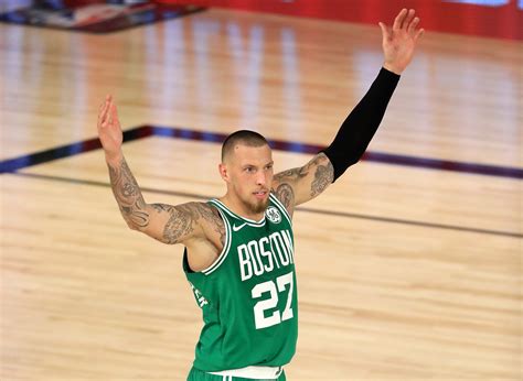 Rockets reportedly sign Daniel Theis to four-year contract. What does ...