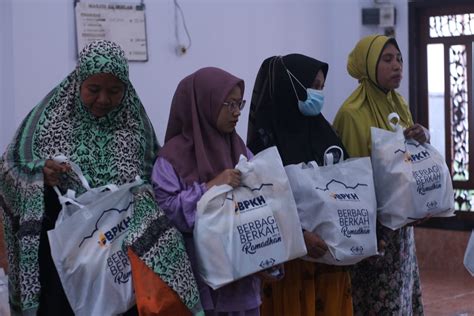 Melalui Nu Care Bpkh Ri Sebar Paket Al Quran Dan Bingkisan