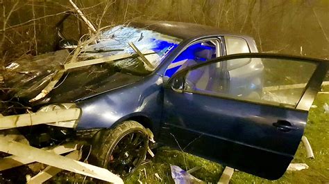 Car Impaled By Wood Planks In Shocking Crash But Passengers Survive Fox News