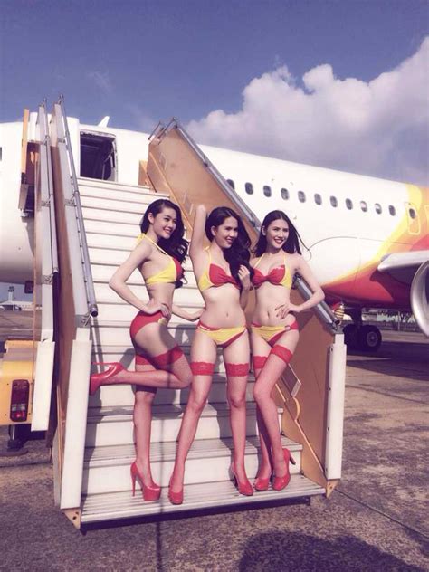 Vietjet Air G Y B O Khi M I Ng C Trinh Linh Chi M C Bikini Ng Qu Ng C O