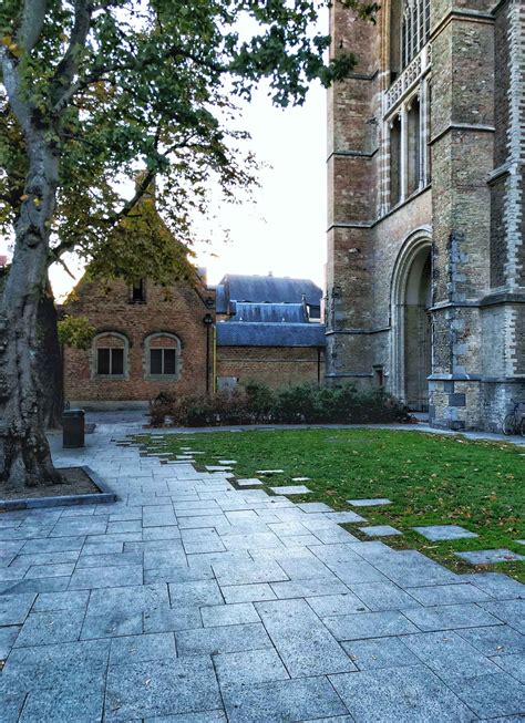 Solo Travel To Bruges - Stilettoes Diva