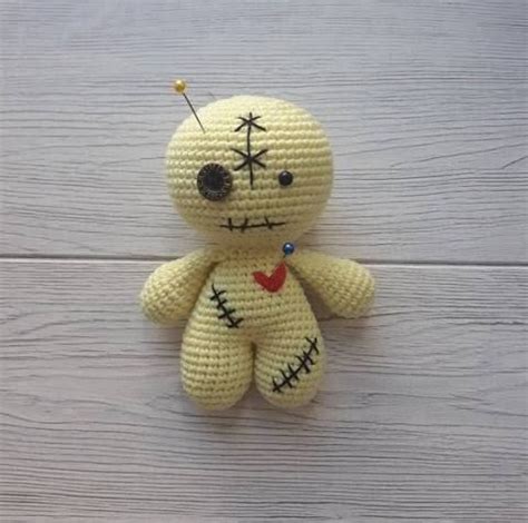 Owie the Voodoo Doll Free Amigurumi Pattern Croché de halloween