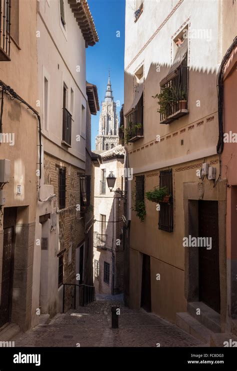 Enge Gasse In Der Mittelalterlichen Stadt Fotos Und Bildmaterial In