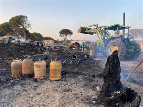 Unas 30 Chabolas Afectadas Por Un Incendio En Un Asentamiento De