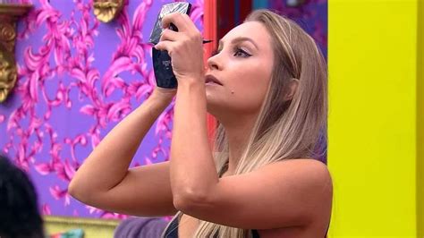 Bbb 21 Carla Diaz Diz Que Vai Fazer Bolão Para Acertar Treta Na Festa