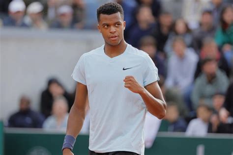 Mpetshi Perricard s offre le tenant du titre Auger Aliassime à Bâle