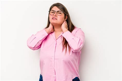 Jovem Mulher Excesso De Peso Caucasiana Isolada No Fundo Branco