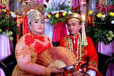 Red customs Betawi wedding Photo by Sis Jimbo — National Geographic ...