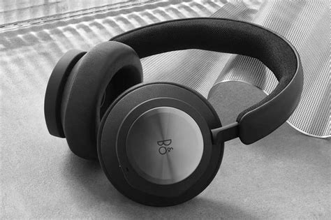 Bang Olufsen Beoplay Portal Headphone Gaming Nirkabel Pertama Bang