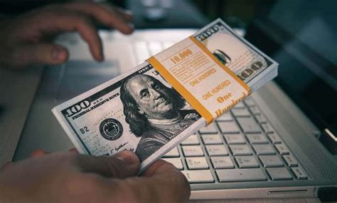 Bajó el precio del dólar en Colombia; así cerró la divisa