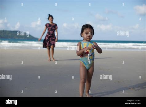 Preteen bikini Fotos und Bildmaterial in hoher Auflösung Seite Alamy