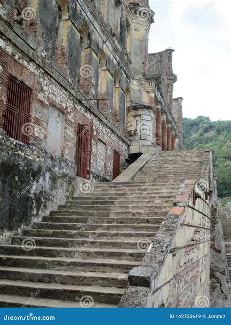 Palace ruins in Haiti stock image. Image of palace, peacful - 142723619