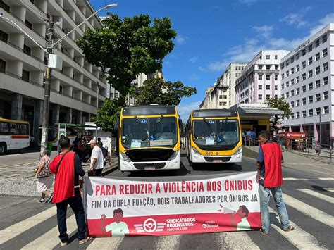 Motoristas De ônibus Interditam Trânsito No Centro Do Recife Em