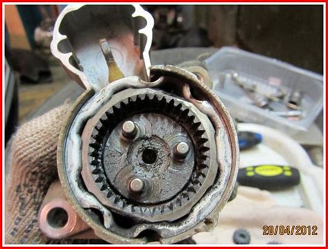 расположение стартера на ниссан альмера G15