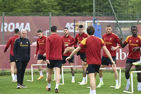 Trigoria Barbecue Per La Squadra Giallorossa Dopo Il Media Day FOTO