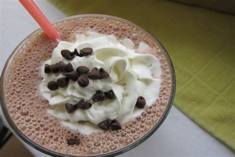 Batido De Chocolate Con Nata Y Perlas De Chocolate 13743