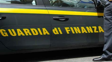 Guardia Di Finanza Maxi Blitz Per Giro Di Mazzette 10 Persone In Manette