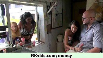 Desnudez pública y sexo caliente por dinero XVIDEOS