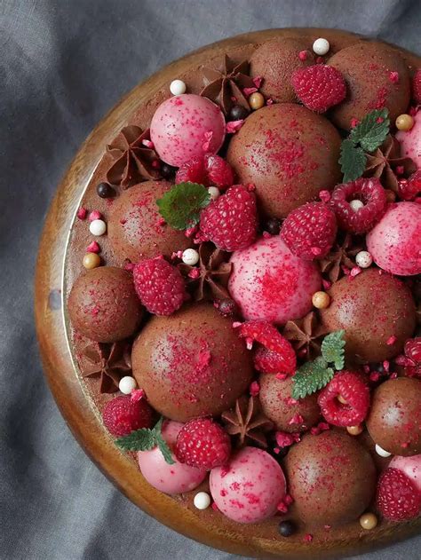 Glutenfri tårta med browniebotten hallonpannacotta och chokladmousse