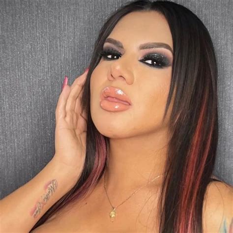 Kimberly Irene De Las Perdidas Sorprende Al Retomar Su Compromiso Y