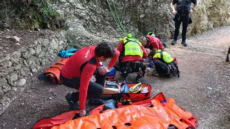 Una Escaladora Queda Ferida En Patir Una Caiguda A Montserrat Regi