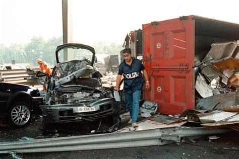 Milano Gravissimo Incidente Stradale Sulla Tangenziale Ovest Due