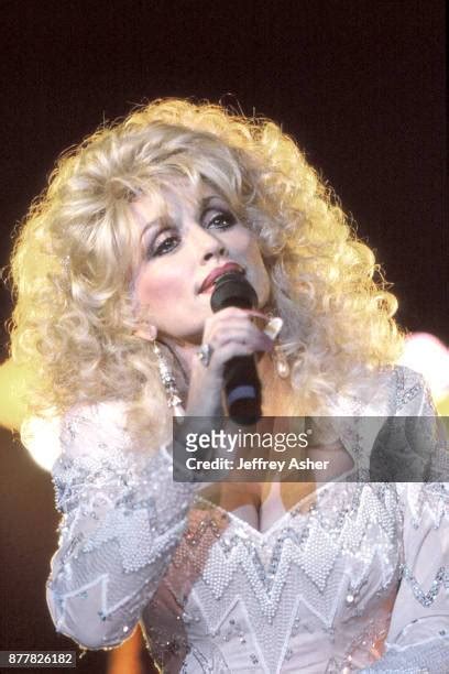 Dolly Parton 1989 Photos and Premium High Res Pictures - Getty Images