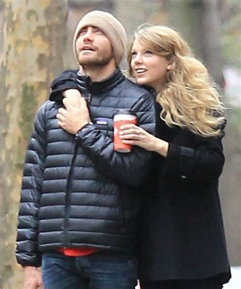 Jake Gyllenhaal Taylor Swift Scarf - NancySpitzer