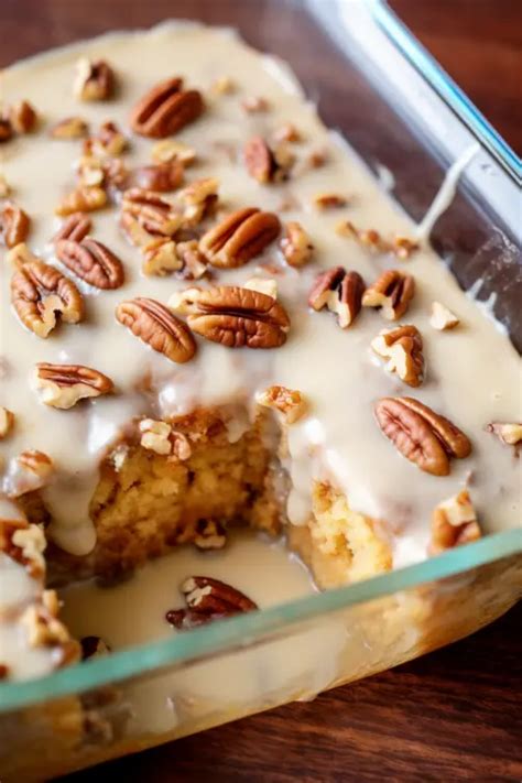 Butter Pecan Praline Poke Cake That Oven Feelin